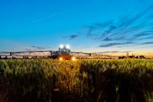 Самоходный опрыскиватель-разбрасыватель ТУМАН-2М