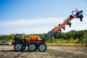 Самоходный опрыскиватель-разбрасыватель ТУМАН-2М