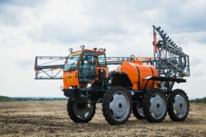 Самоходный опрыскиватель-разбрасыватель ТУМАН-2М