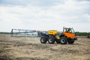 Самоходный опрыскиватель-разбрасыватель ТУМАН-2М