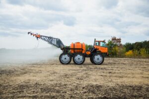 Самоходный опрыскиватель-разбрасыватель ТУМАН-2М