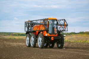 Самоходный опрыскиватель-разбрасыватель «Туман-3»