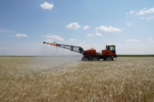 Самоходный опрыскиватель-разбрасыватель «Туман-3»