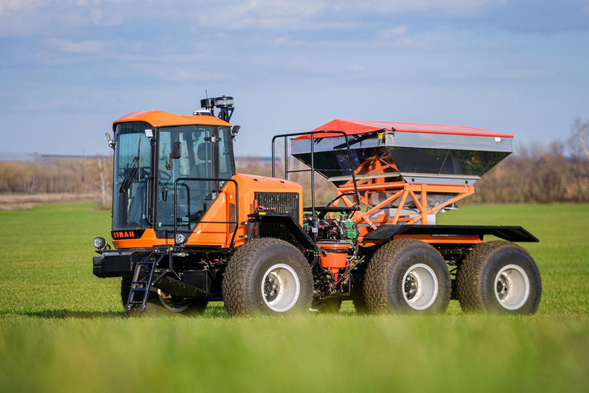 Самоходный опрыскиватель-разбрасыватель «Туман-3»