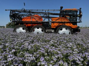 Самоходный опрыскиватель-разбрасыватель «Туман-3»