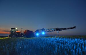 Самоходный опрыскиватель-разбрасыватель «Туман-3»