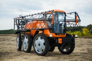 Самоходный опрыскиватель-разбрасыватель «Туман-3»