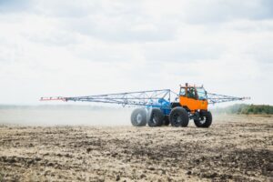 Самоходный опрыскиватель-разбрасыватель «Туман-1М»