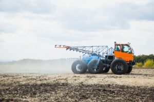 Самоходный опрыскиватель-разбрасыватель «Туман-1М»