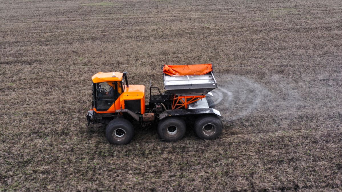 Весенняя подготовка полей с ТУМАН