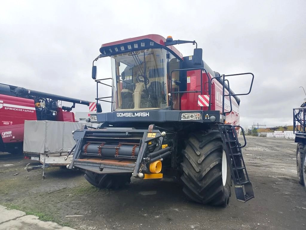 Зерноуборочный комбайн КЗС-3219