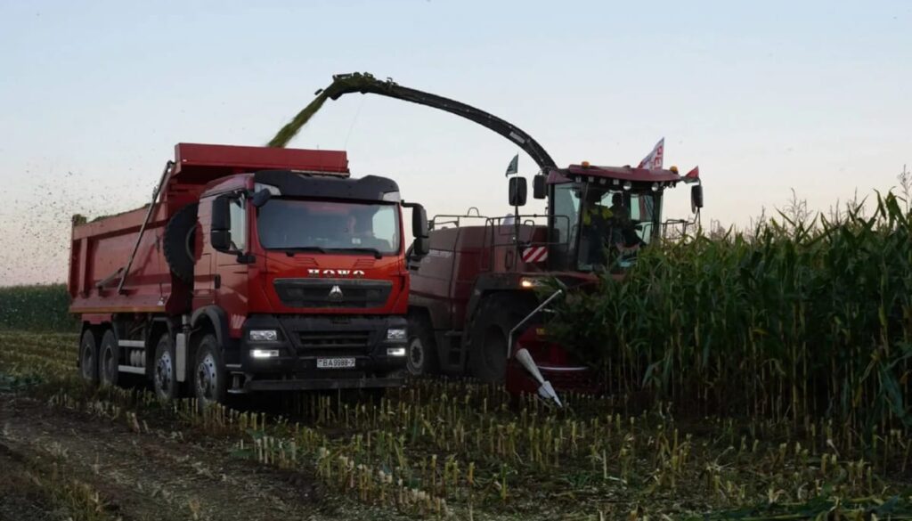 Рекорд кормоуборки: GOMSELMASH FS650 заготовил 2715 тонн за смену